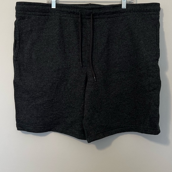 Bundle of three knit shorts. - Picture 4 of 14